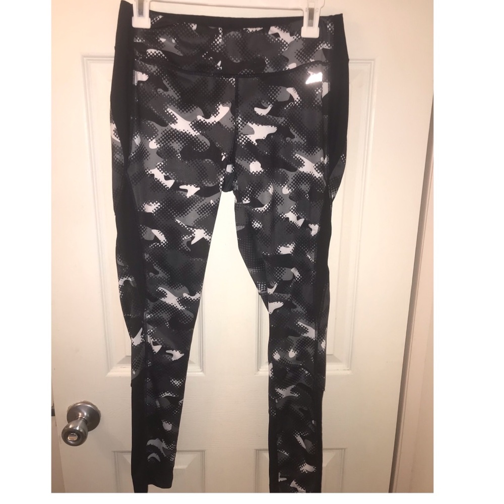 Black camo workout leggings